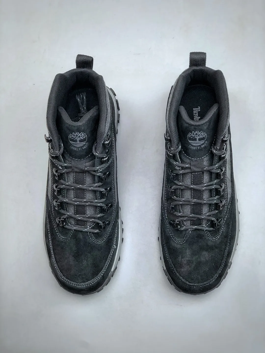 Welfare special offer 💰398 New arrival 🚀Timberland Timberland outdoor high-top casual Martin boots series Guangdong factory quality Original box original packaging The fabric is made of Italian 🇮🇹 top-grade frosted fine-grained cowhide. It is paired with anti-odor and anti-corrosion genuine leather latex insoles to give you a perfect wearing experience. High-quality and durable, a must-have for sportsmen. Specially designed to treat those who are not handsome. High-quality and first-class foot feel. Size: 39-44